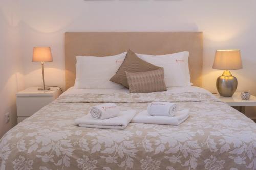 a bedroom with a bed with two towels on it at Park View Central Apartment in Cascais in Cascais