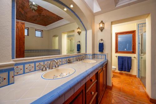 a bathroom with two sinks and a large mirror at La Sagrada in Guanajuato