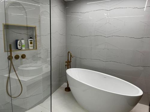 Luxury 3-Suite Apartment in the Heart of Porto