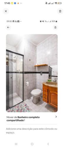 a bathroom with a shower and a toilet and a sink at Quarto Bem Localizado em Lugar Tranquilo in Barueri