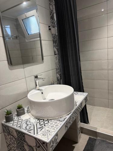 a bathroom with a sink and a mirror at Dimi's Apartment Avdira in Ávdhira