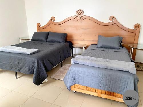 two beds sitting next to each other in a room at Casa RE Completa in Tehuacán