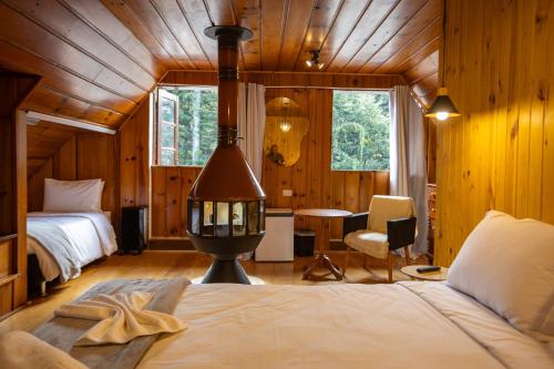 a bedroom with a bed and a desk in a room at ARAÝ Pousada in Campos do Jordão