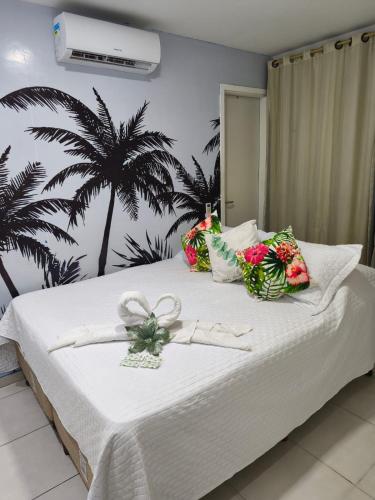 a bedroom with a bed with flowers on it at Flat Aconchego Olinda - Vista e Piscina in Olinda