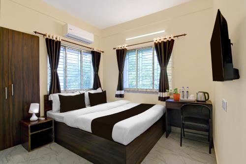 a bedroom with a large bed and a television at Super Collection O Gariahat Kolkata Formerly 6 Seasons in Kolkata