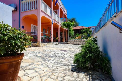 Apartments with swimming pool Rogoznica - 25961