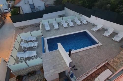 Apartments with swimming pool Rogoznica - 25961