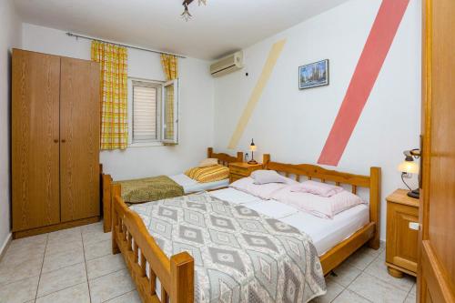 Apartments with swimming pool Rogoznica - 25961