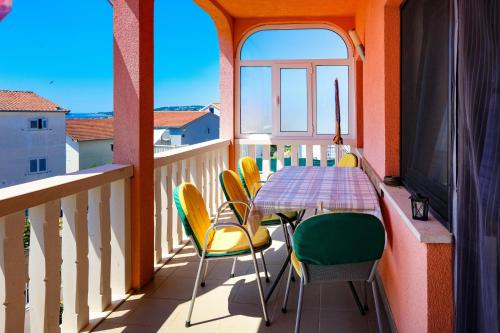Apartments with swimming pool Rogoznica - 25961