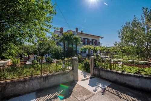 Apartments with parking space Bajcici, Krk - 13639