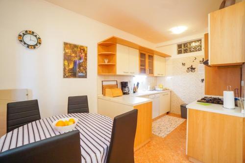 Apartments with parking space Rozac, Umag - 27212