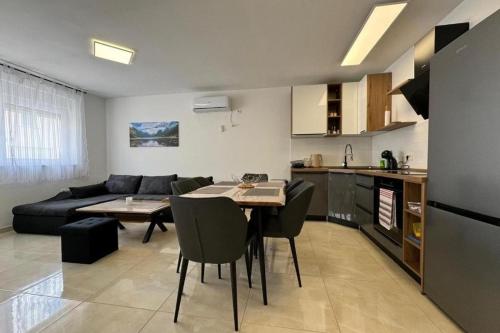 Apartments with parking space Crikvenica - 25934