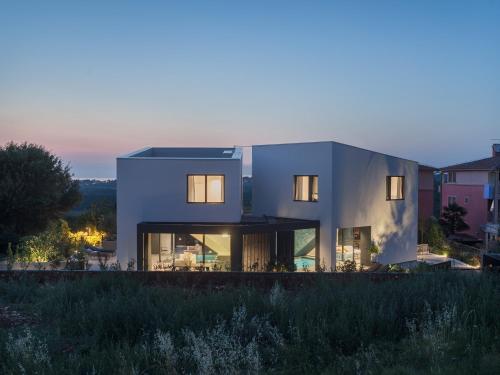 Holiday house with a swimming pool Mugeba, Porec - 22891