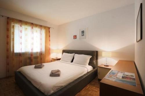 Apartments with parking space Rijeka - 27193