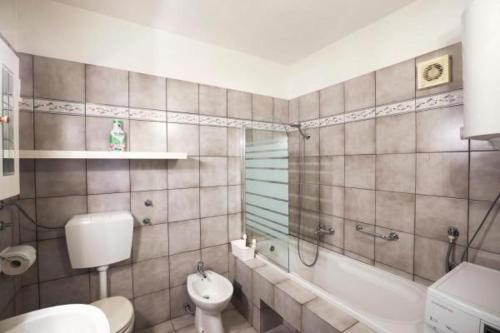 Apartments with parking space Rijeka - 27193