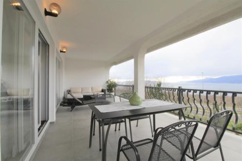 Apartments with parking space Rijeka - 27193