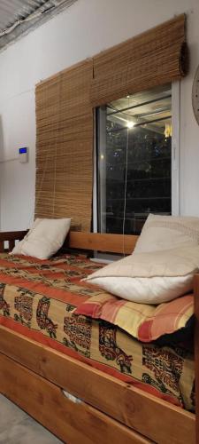 a bed in a room with a window and a bed sidx sidx at La Elvira in San Pedro