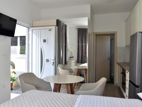 Apartments and rooms by the sea Podstrana, Split - 25433