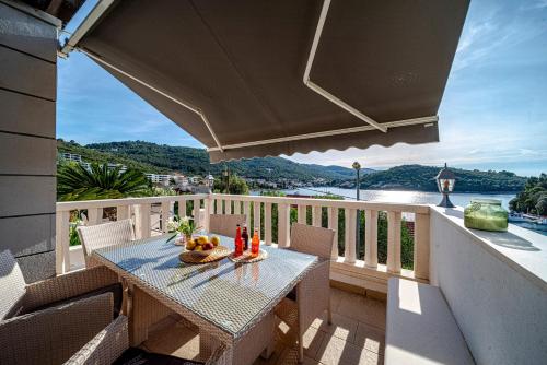 Seaside house with a swimming pool Zrnovska Banja, Korcula - 27165
