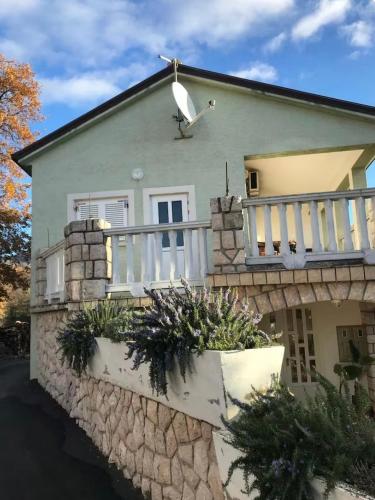 Apartments and rooms with parking space Novi Vinodolski - 25978
