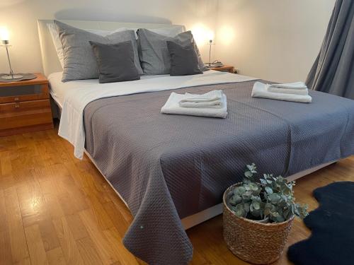 Apartments and rooms with parking space Novi Vinodolski - 25978