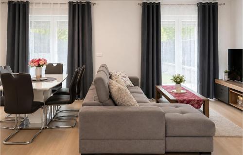 3 Bedroom Gorgeous Home In Porec