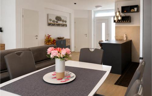 3 Bedroom Gorgeous Home In Porec