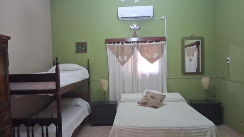 a bedroom with two bunk beds and a window at El Chaparral Villa Dolores Traslasierra 2 in Piedra Pintada