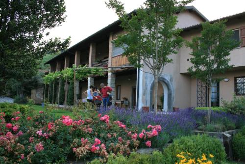 Un jardín fuera de Bio&B Cascina Montebello