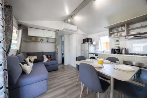 Mobil-home climatisé 68 pers à 2 pas de la plage