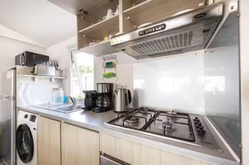 Mobil-home climatisé 68 pers à 2 pas de la plage
