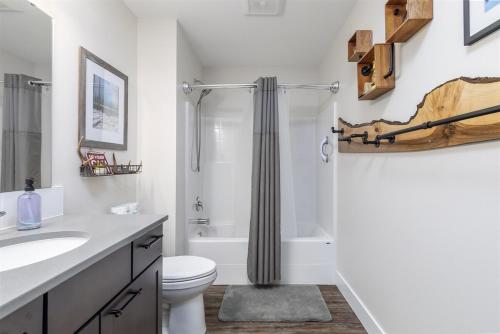 a bathroom with a shower and a toilet and a sink at Airport Place: 4 bedrooms, AC, Grill in Packwood