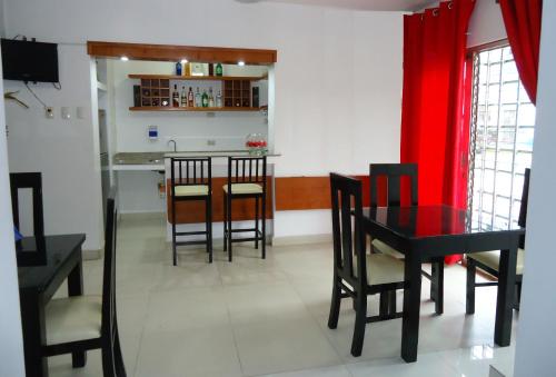 a kitchen and dining room with a table and chairs at HOTEL Casa cesar in Tumbes