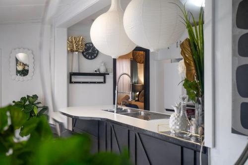 a kitchen with a sink and a mirror at Eleda House Hunter Valley Escape in Cessnock