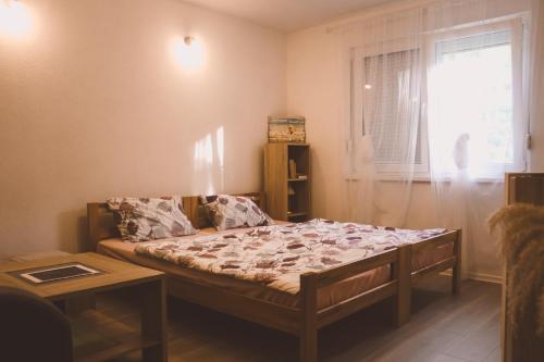 a bedroom with a bed in a room with a window at Studio apartman NN - Boračko jezero in Konjic