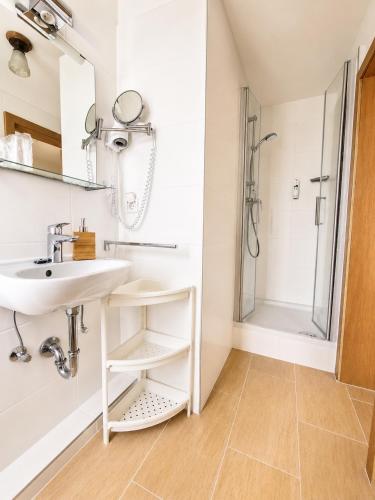 a bathroom with a sink and a shower at Hotel Elisabeth Ilse in Braunlage