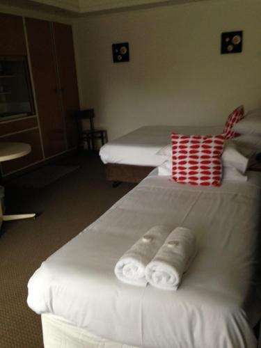 Ένα ή περισσότερα κρεβάτια σε δωμάτιο στο Burkes Hotel Motel