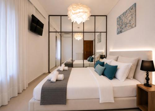 95sqm - 10min center - 2 bedrooms -2AirCo - Gas heating - 3 SmartTvs -Netflix - Optical fiber - 2nd floor