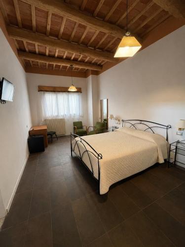 a bedroom with a bed and a living room at Riolo Terme Camere in Riolo Terme