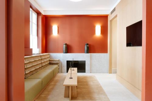 a waiting room with a couch and a fireplace at Résidence Monceau Jadin in Paris