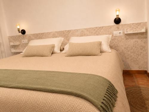 Foto Casa con piscina y jacuzzi 2