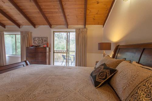 A bed or beds in a room at William Bay Cottages