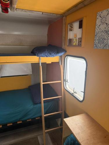 a bunk bed in a tiny house with a window at Vita Da Pacos in Novilara