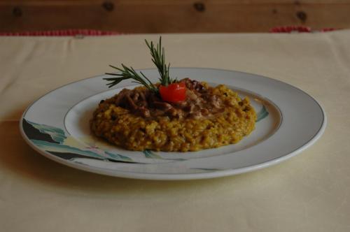 Comida en o cerca de este hotel