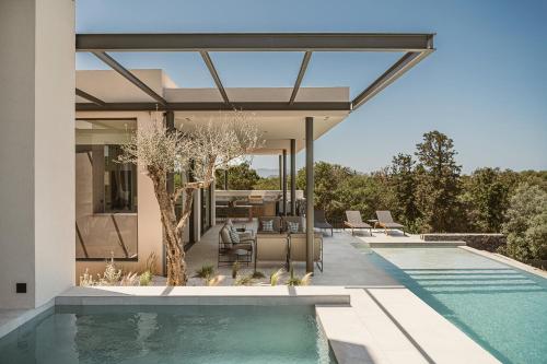 Eleven Sundays Retreat Beach Escape by etouri