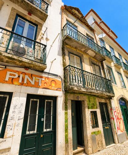Central & Historical Flat in Bairro Alto
