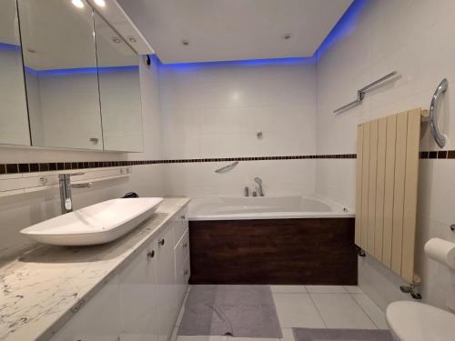 Lumineux penthouse avec parking intra muros