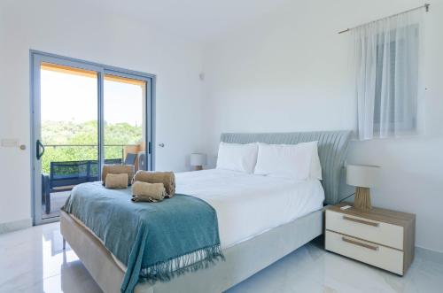 Stunning 2 plus 1 Bedroom Villa with private Pool, Vilamoura
