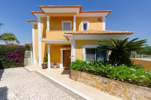 Stunning 2 plus 1 Bedroom Villa with private Pool, Vilamoura
