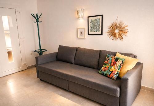 a brown couch sitting in a living room at Rab Pandelo Apartmani in Rab